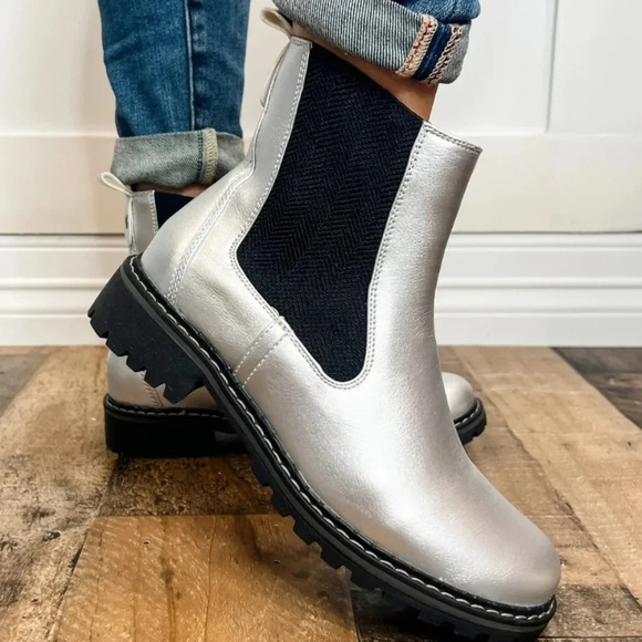 Corky's Silver & Black Chelsea Boots New - Picture 5 of 5